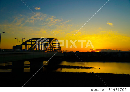 多摩水道橋と夕暮れ 多摩水道橋と夕暮れ 81981705