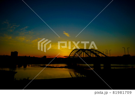 多摩水道橋と夕暮れ 多摩水道橋と夕暮れ 81981709