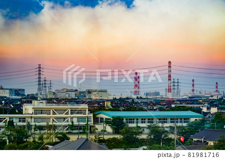 鹿島臨海工業地帯と鹿島の町並み 81981716