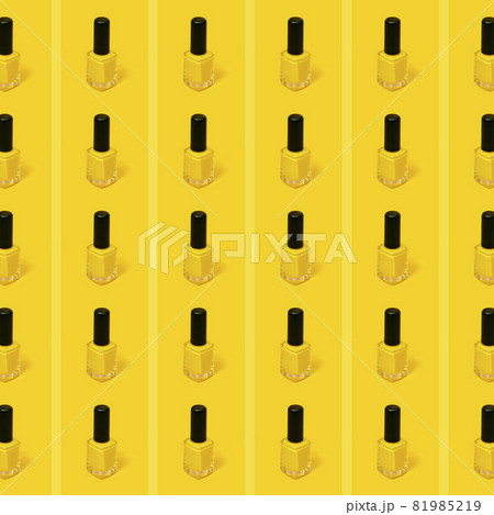 Pattern of yellow nail polish  81985219