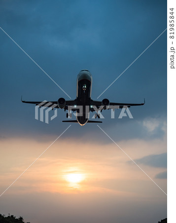Airplane Landing in Taipei city, Taiwan. Airplane Landing in Taipei city, Taiwan. 81985844