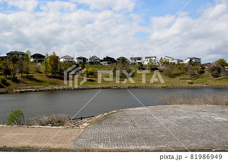 三田市けやき台5丁目 平谷川沿い散策路に面する平谷池をホテル側から 三田市けやき台5丁目 平谷川沿い散策路に面する平谷池をホテル側から 81986949