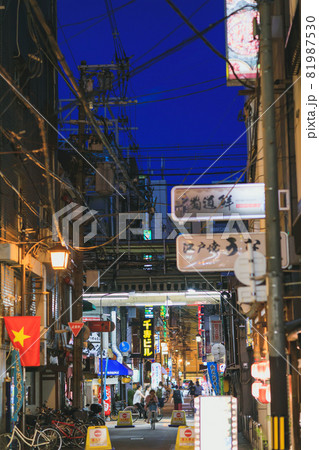 【大阪】道頓堀裏路地の飲み屋街 81987530