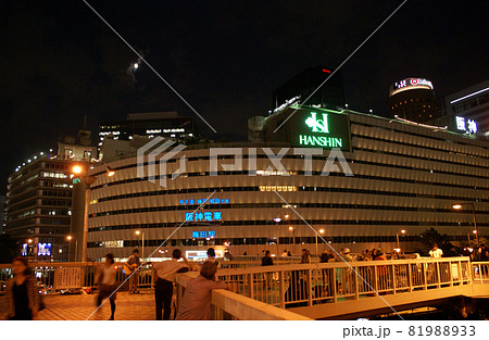 大阪梅田の街並み夜景 81988933