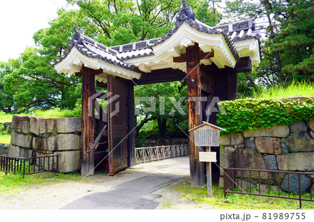 名古屋城周辺　旧二之丸東二之門 81989755