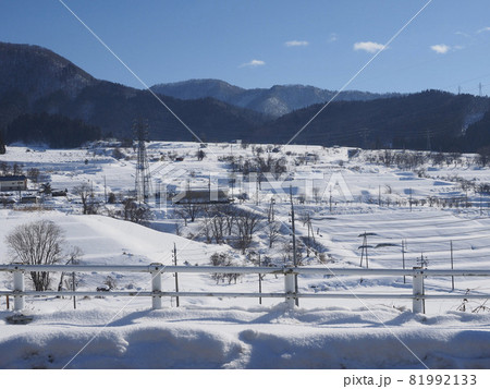 【長野県】雪の積もった棚田の風景 【長野県】雪の積もった棚田の風景 81992133