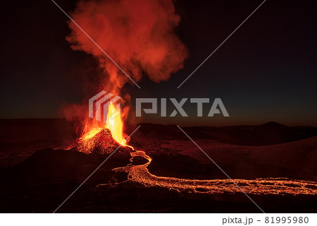 Fagradalsfjall volcanic eruption in the night, Iceland 81995980