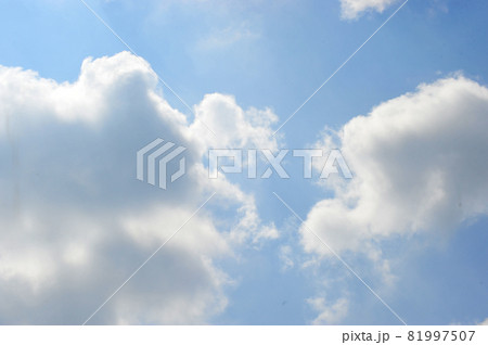 ドラマティックな涌き雲　アートな涌き雲　面白い形の涌き雲 81997507