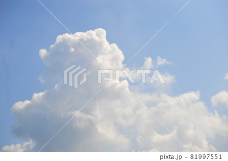 ドラマティックな涌き雲 アートな涌き雲 面白い形の涌き雲 ドラマティックな涌き雲 アートな涌き雲 面白い形の涌き雲 81997551