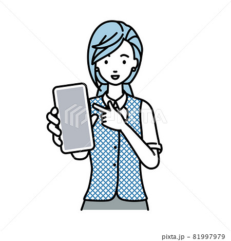 立ってスマートフォンを指差してこちらに向けて見せている事務員制服の女性 81997979