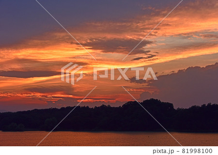 夏の夕焼け空 夏の夕焼け空 81998100