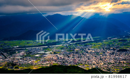 大町市・夕景(鷹狩山より) 大町市・夕景(鷹狩山より) 81998617