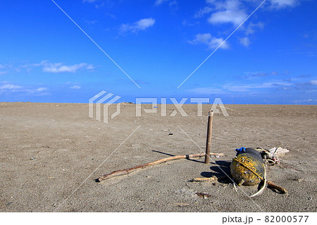 砂浜の浮き玉 砂浜の浮き玉 82000577