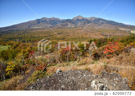 長野県 野辺山高原 平沢峠から見る紅葉の八ヶ岳 長野県 野辺山高原 平沢峠から見る紅葉の八ヶ岳 82000772