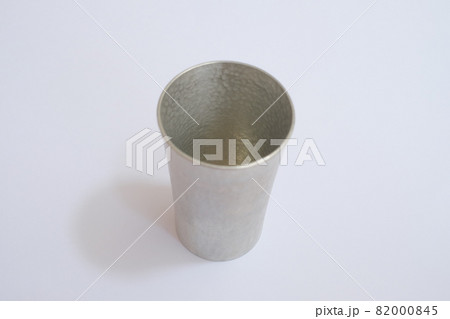 錫のカップ 82000845