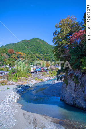 神流川ラブリバーエリア　神流川公園　秋の風景　紅葉の季節　　 82001073