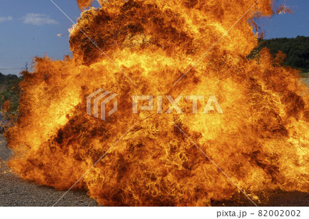 燃え広がる荒野の爆破 燃え広がる荒野の爆破 82002002