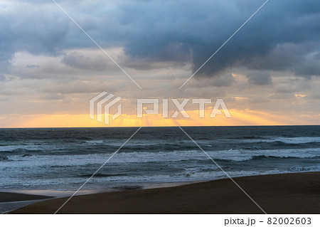 夜明け 海 砂浜 夜明け 海 砂浜 82002603