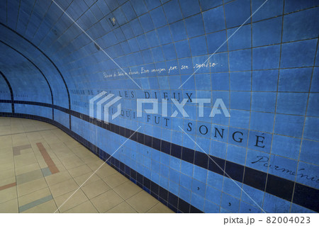 Lisbon underground station 82004023
