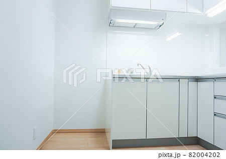 システムキッチンL字型【マンション狭いスペースのリフォーム後】 82004202