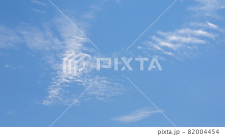 のんびり見上げる空は、青い のんびり見上げる空は、青い 82004454