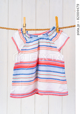 Washing of baby clothes pinned on a rope to dry 82004479