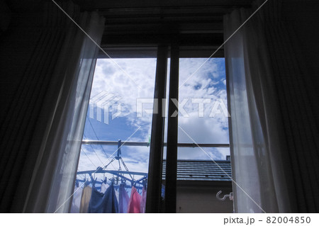 アパート窓からの景色の写真素材 [82004850] - PIXTA