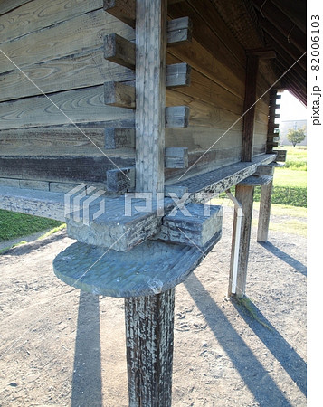 ＜登呂遺跡＞高床式倉庫のねずみ返し 82006103