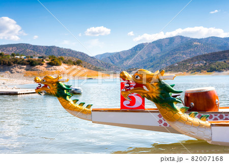 Two dragon boats with heads 82007168