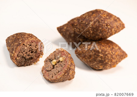 Traditional kebbe and pita bread on big round plate in lebanese restaurant 82007669