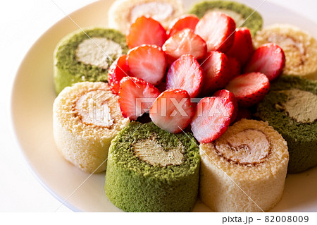 ロールケーキ二種と苺（すずあかね） 82008009