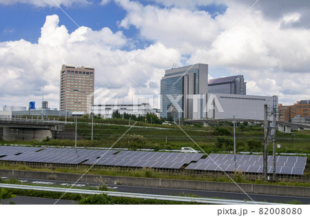 北総花の丘公園から見た千葉ニュータウン地域のソーラーパネルと高層ビル 北総花の丘公園から見た千葉ニュータウン地域のソーラーパネルと高層ビル 82008080