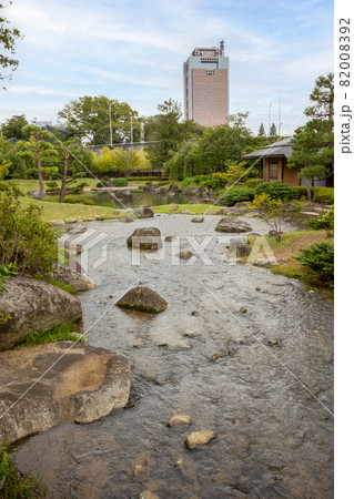 前橋公園　臨江閣の和風庭園と群馬県庁 82008392