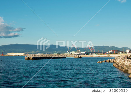 海と空に広がる気持ち良い青 海と空に広がる気持ち良い青 82009539