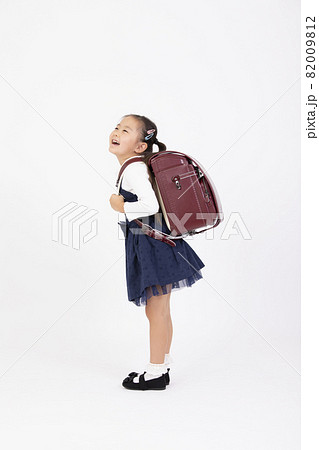 ランドセル姿の女の子 ランドセル姿の女の子 82009812