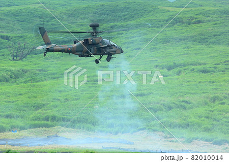 自衛隊の戦闘ヘリコプター（AH-64D　富士 総合火力演習　静岡県） 82010014