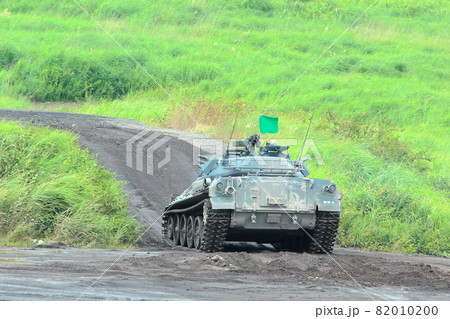 自衛隊の演習風景(74式戦車 富士総合火力演習 静岡県) 自衛隊の演習風景(74式戦車 富士総合火力演習 静岡県) 82010200