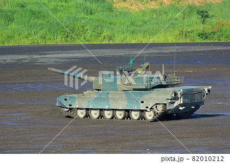 自衛隊の実弾演習（90式戦車　富士 総合火力演習　静岡県） 82010212