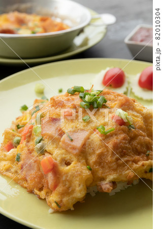 Thai-style ham omelet on rice 82010304
