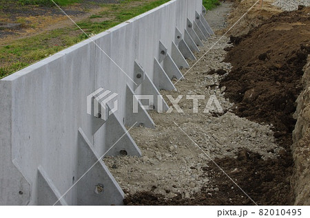 土留め用コンクリートブロック　土留め工事の擁壁 82010495