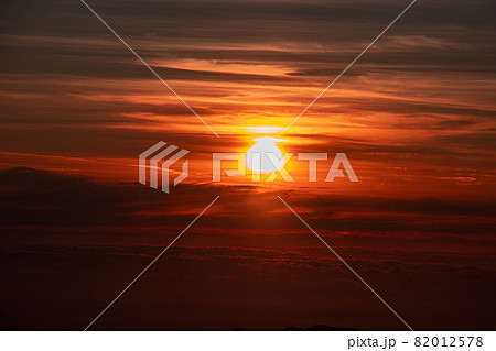 富士山から見る太陽と雲 82012578