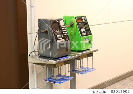 東京都台東区上野の上野駅 日本のデジタル公衆電話機MC-3PNC 公衆