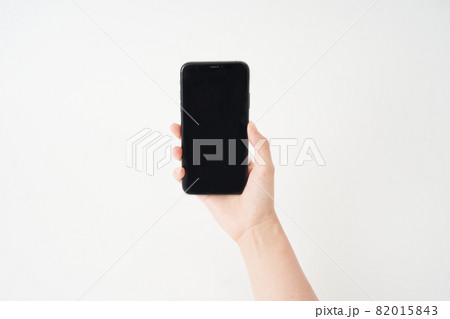 スマホを持つ手 スマホを持つ手 82015843