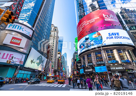 ニューヨーク タイムズスクエア周辺 ミッドタウンの街並みの写真素材