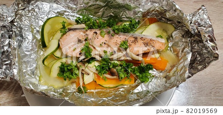 鮭のホイル焼き 82019569