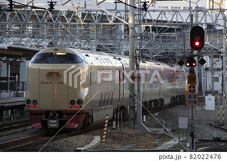 岡山駅を発車する寝台特急サンライズ瀬戸 82022476
