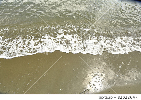 砂浜の波打ち際 砂浜の波打ち際 82022647