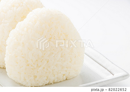 シンプルなおにぎり･塩むすび。(白バック) 82022652