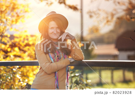 girl stands on the meadow in the mountain 82023928