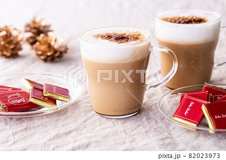 カフェラテでコーヒータイム 82023973